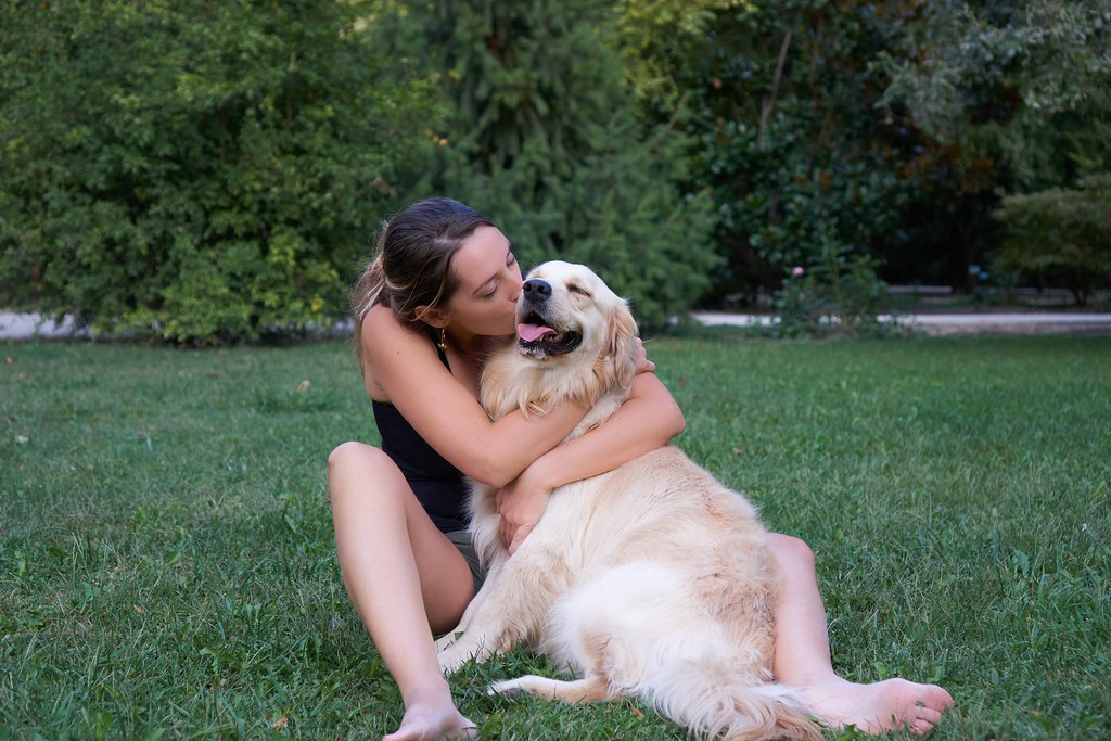Hugging Cannelle